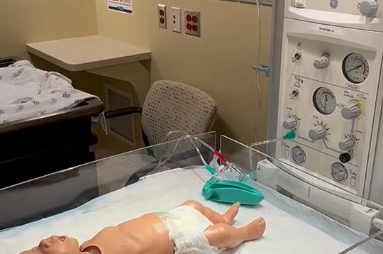 Administering ventilations with flow inflating bag